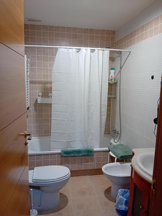 Habitaciones Individuales Wifi Tv Microondas Cerca Del Aeropuerto Madrid Habitacion Grande Wc Privado O Habitacion Pequena Wc Compartido Muy Tranquilas Bien Comunicadas Tren Metro Bus Facil Aparcamiento Сан-Себастьян-де-лос-Реєс Екстер'єр фото