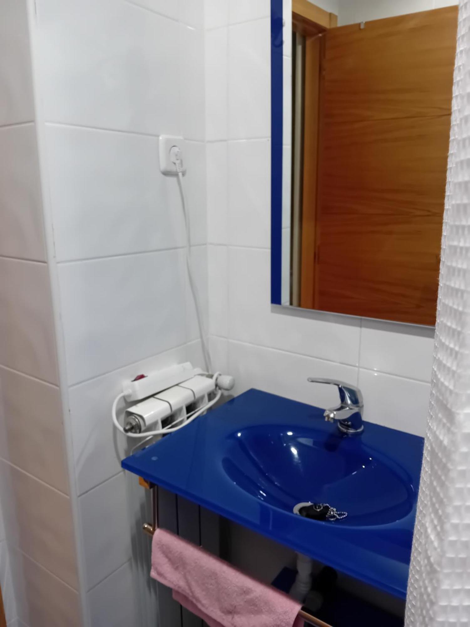 Habitaciones Individuales Wifi Tv Microondas Cerca Del Aeropuerto Madrid Habitacion Grande Wc Privado O Habitacion Pequena Wc Compartido Muy Tranquilas Bien Comunicadas Tren Metro Bus Facil Aparcamiento Сан-Себастьян-де-лос-Реєс Екстер'єр фото