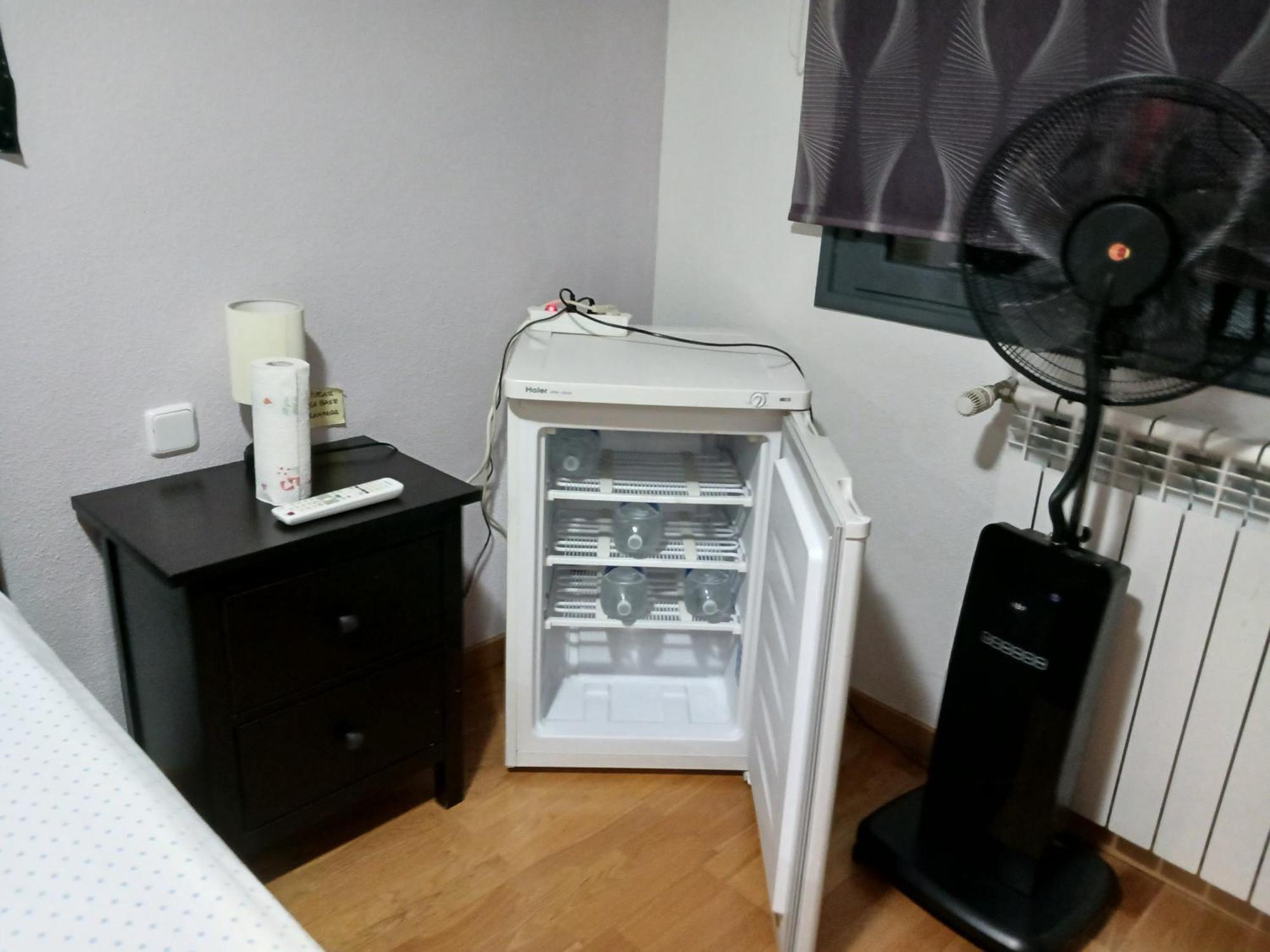 Habitaciones Individuales Wifi Tv Microondas Cerca Del Aeropuerto Madrid Habitacion Grande Wc Privado O Habitacion Pequena Wc Compartido Muy Tranquilas Bien Comunicadas Tren Metro Bus Facil Aparcamiento Сан-Себастьян-де-лос-Реєс Екстер'єр фото