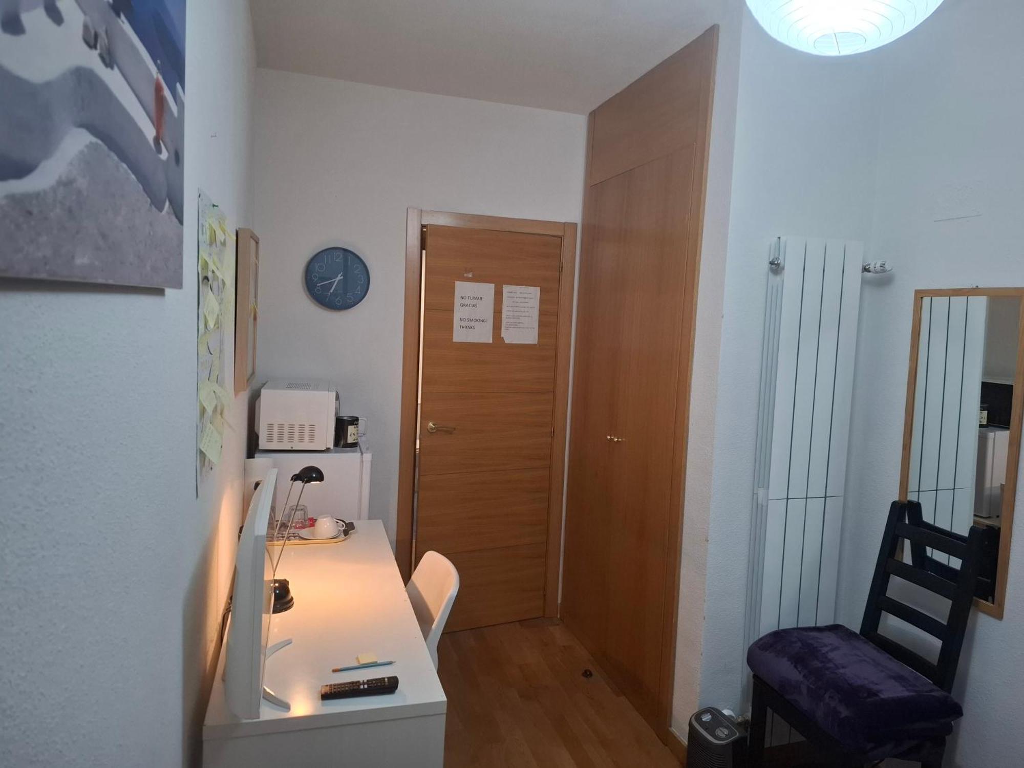 Habitaciones Individuales Wifi Tv Microondas Cerca Del Aeropuerto Madrid Habitacion Grande Wc Privado O Habitacion Pequena Wc Compartido Muy Tranquilas Bien Comunicadas Tren Metro Bus Facil Aparcamiento Сан-Себастьян-де-лос-Реєс Екстер'єр фото